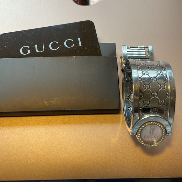 Gucci Twirl Bracelet Watch - Picture 13 of 13